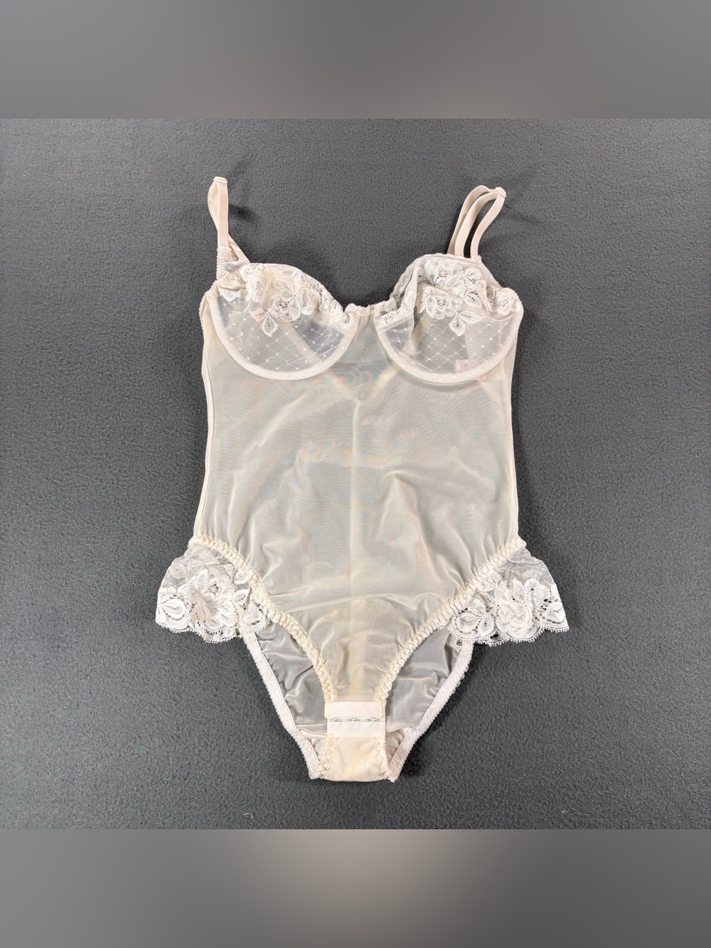 Vintage Trendsetters White lace bodysuit adjustable straps size 34C